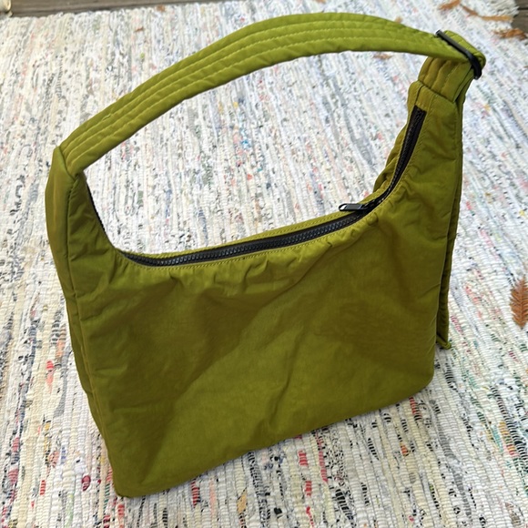 Baggu medium shoulder bag in avocado - Picture 6 of 6